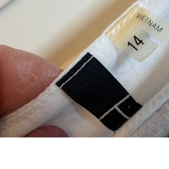 Tahari White Embroidered dress Square Neck knee length Size 14 - Picture 12 of 13